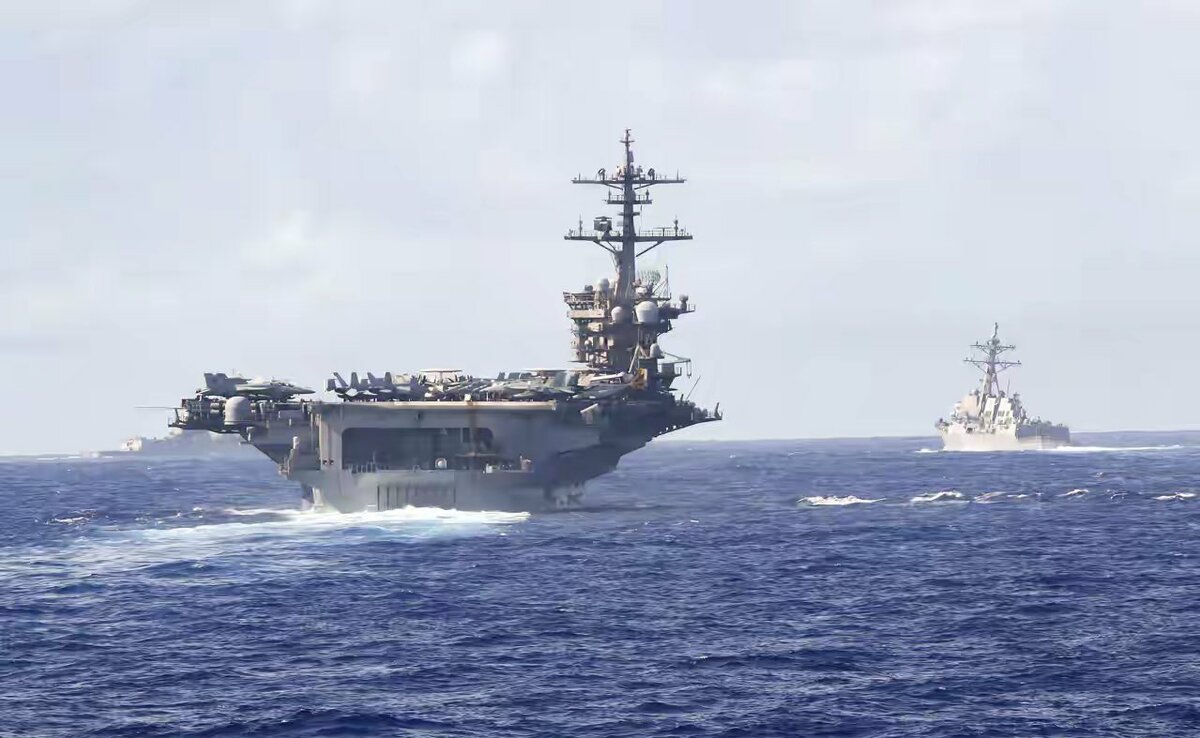 美國「卡爾·文森」號航空母艦已經抵達印度洋，並迅速向伊朗沿海靠攏。 翻攝自 騰訊網