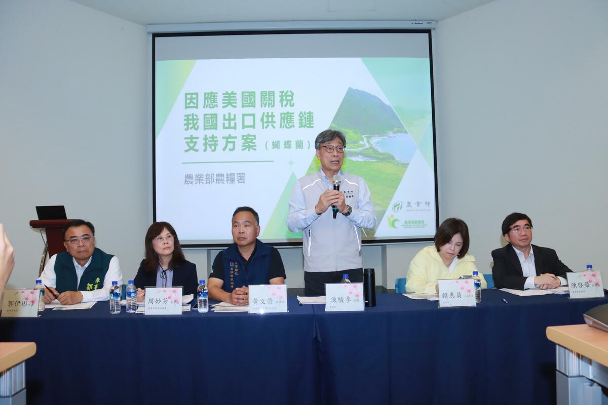 因應美國關稅農業部啟動產業座談，農業部部長陳駿季今率各產業單位與蘭花業者交流。 圖：農業部／提供