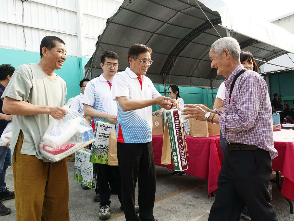 大豐環保與鄭火田慈善基金會共同參與行動捐贈民生物資。 圖：大豐環保/提供