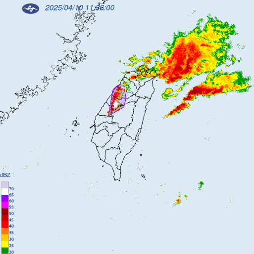 中央氣象署針對4縣市發布大雷雨即時訊息。 圖：取自氣象署