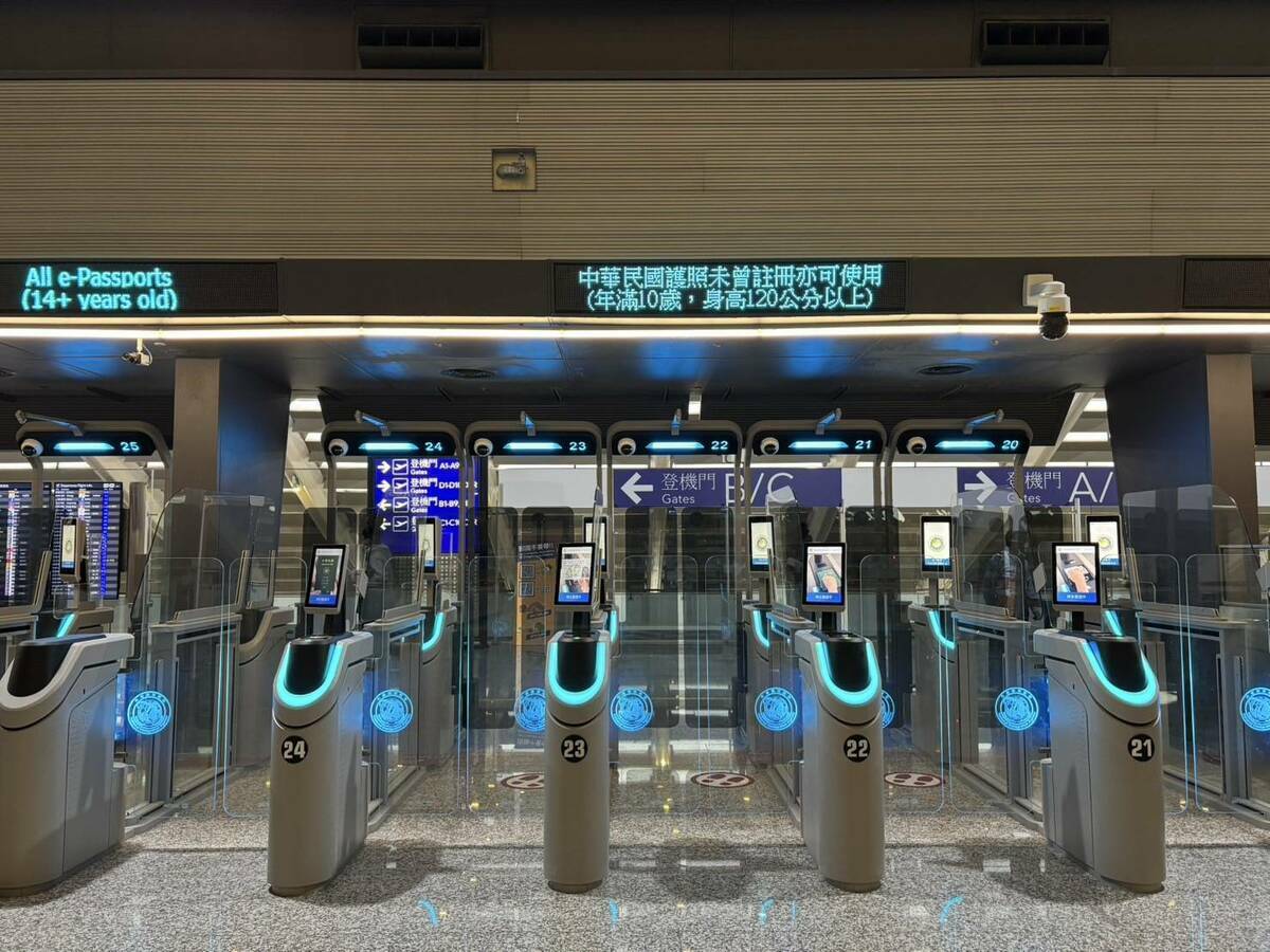 新世代e-Gate機型。 圖：移民署提供