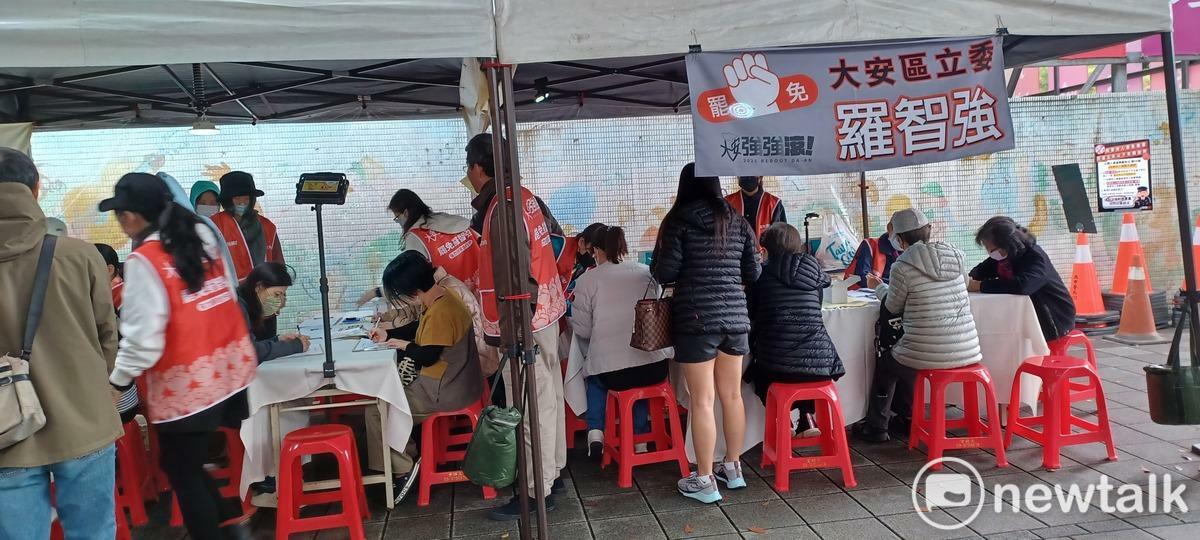 罷免羅智強二階達標，國民黨立院黨團警告罷團，連署書若造假、抄襲，是偽造公文書7年以下徒刑的重罪，「大安強強滾」回應，作弊生警告優等生作弊風險，實在很魔幻。 圖：林冠妙／攝（資料照）