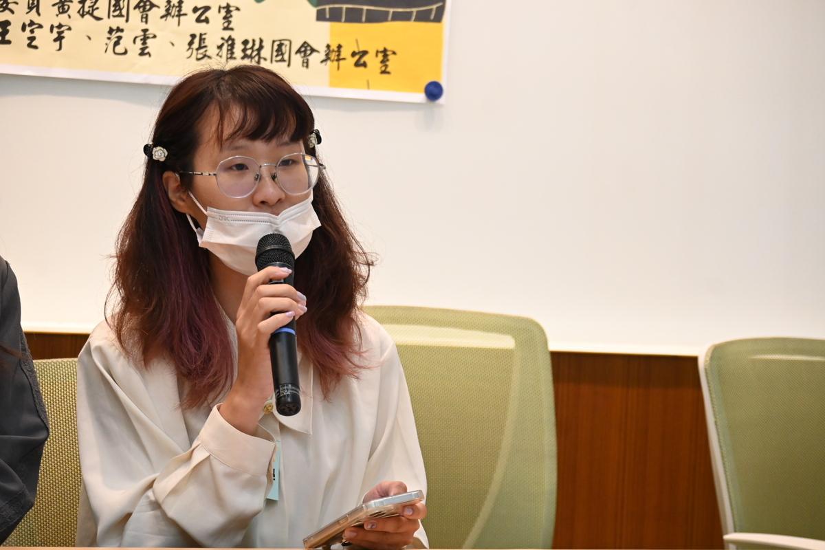 台大黃同學在台大社團發文，可幫收罷免傅崐萁的連署書，遭成大教授辱罵「綠蟾蜍～滾啦！」。 圖：臺灣青年民主協會提供