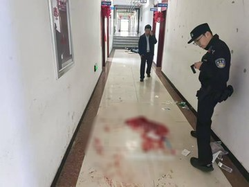 河北省秦皇島市近期爆發一起校園殺人事件，嫌犯因不滿前男友獲得新戀情而持刀襲擊，造成包含自己在內 4 人死亡。 圖：翻攝自 @whyyoutouzhele X 帳號