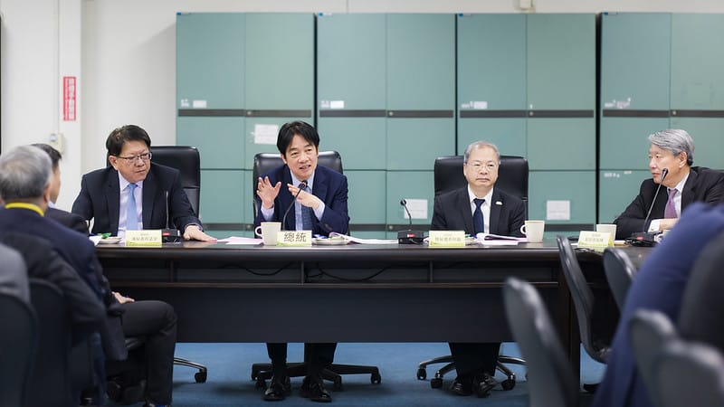 賴清德總統今（11）天上午10時到位於台中的經濟部產業園區管理局產業園區環境保護中心與機械器具業者座談2小時，他致詞時表示，台灣在第一批的談判名單內。 圖：總統府提供