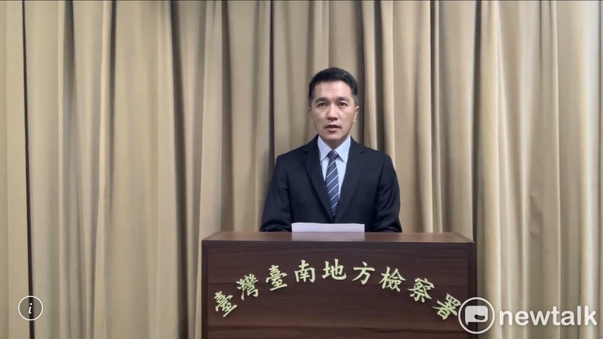 台南地檢署表示，該署偵辦中國籍王姓船長駕駛船名為「宏泰58」貨輪，明知船上電子海圖均有標示海底電纜位置，竟基於毀壞海纜纜線之犯意，於2025年2月25日凌晨，在台南市北門區西方外海5海浬附近，將貨輪錨爪釋放下水，並駕船在台澎3號海纜線上方做Z字形移動，且利用貨輪錨爪勾斷臺澎3號海纜線。 圖：台南地檢署提供