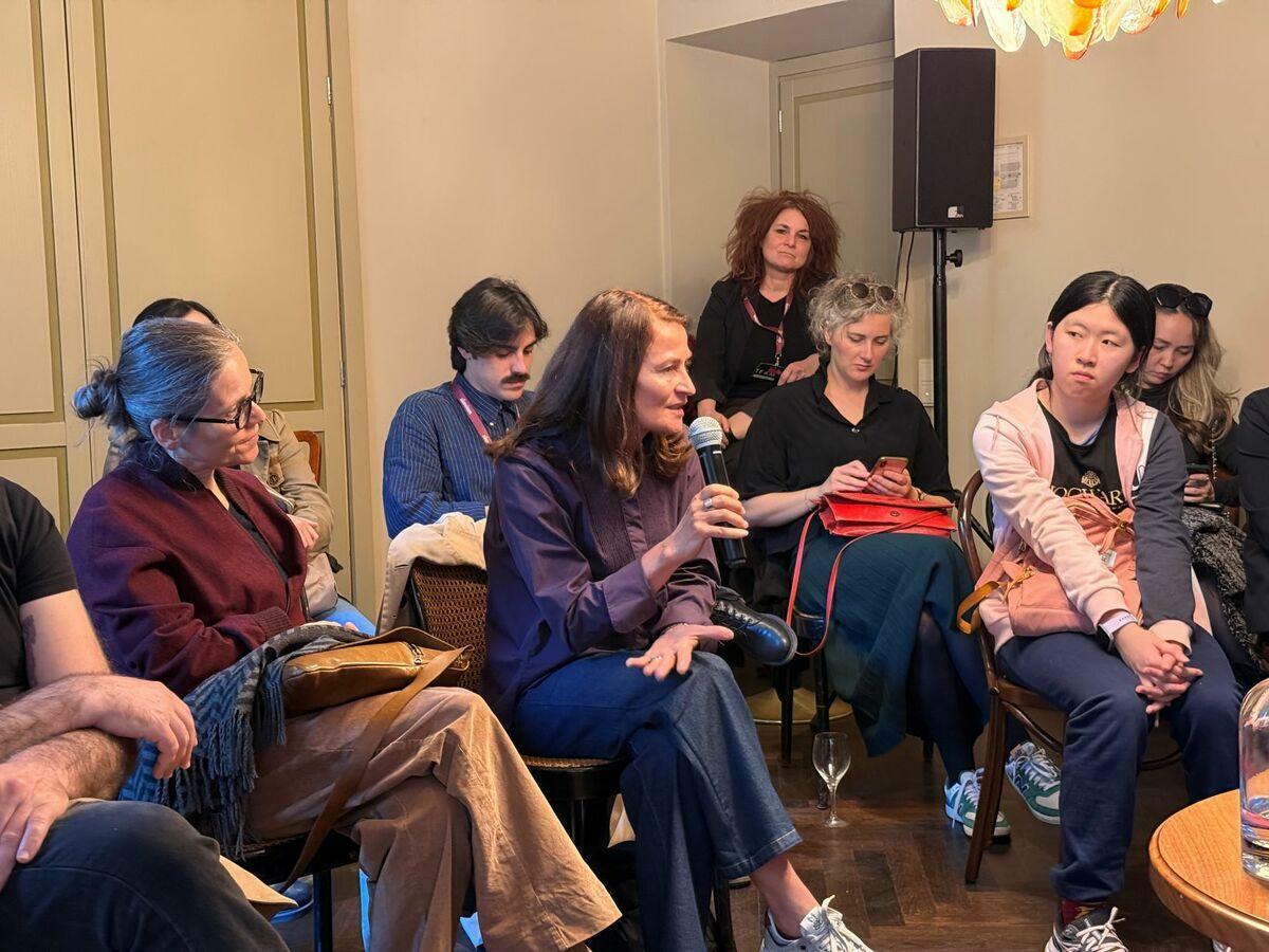 「藝術家對談台灣專場」10日下午舉行，吸引近當地影人與觀眾出席交流。 圖：文化部提供