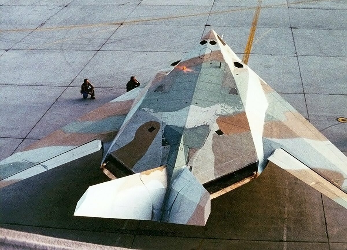 F-117 於 1990 年公開全貌。 圖：翻攝自極光 X 帳號