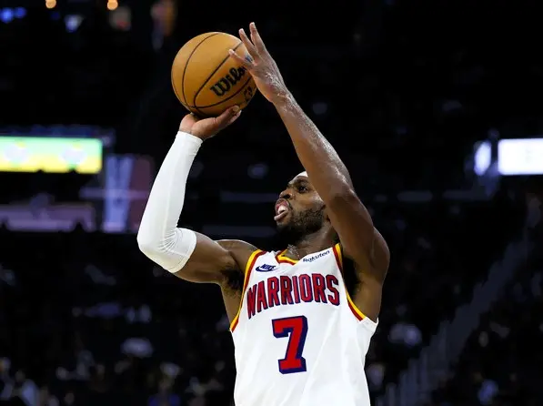 NBA金州勇士射手Buddy Hield投進本季第200顆三分球，成為NBA史上第五位能在七個不同球季完成此紀錄的球員。 圖：達志影像／美聯社
