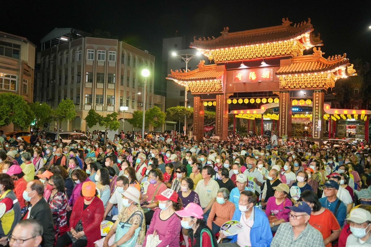 賴瑞隆「挺台灣 顧高雄」前鎮小港旗津宣講晚會，超過2000位在地鄉親參與。 圖：賴瑞隆服務處/提供