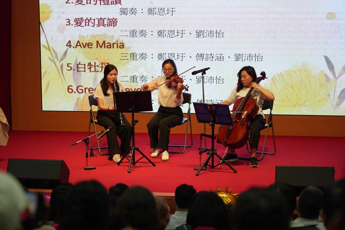 臺中榮總辦理器官捐贈感恩追思音樂會，由東海大學音樂系音樂治療組及教研所師生演出。 圖：台中榮總/提供