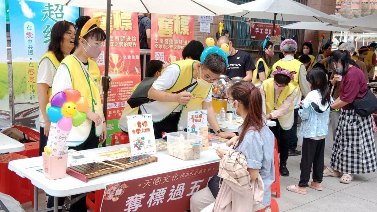 現場闖關遊戲攤位吸引民眾到場。 圖：孫家銘攝