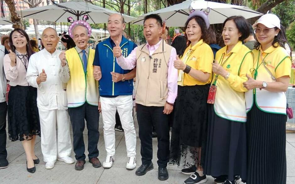 出席「天圓&福山捐血」嘉年華 許智傑：共同為公益盡心力
