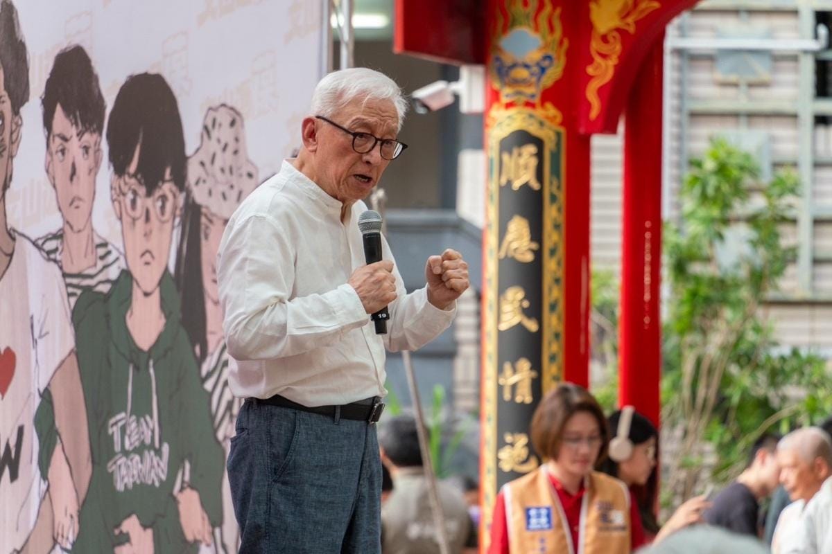 曹興誠表示，文山區很多都是深藍，國民黨卻欺騙大家要保衛中華民國，卻又不敢承認中共是敵國，這樣如何保衛國家？ 圖：「文山退葆」提供
