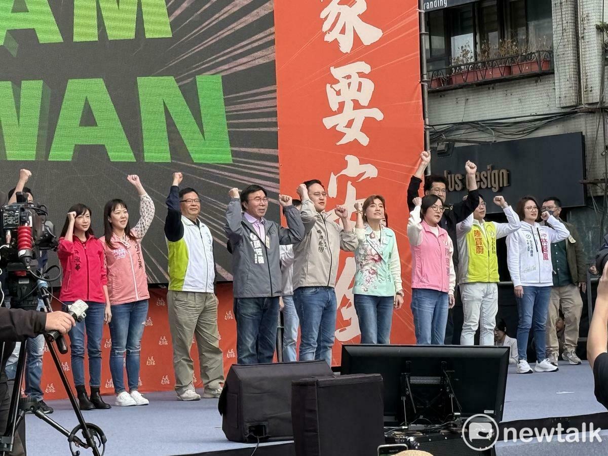 民進黨台北市議員全出席民進黨「人民是頭家」宣講台北場。 圖：周煊惠 / 攝