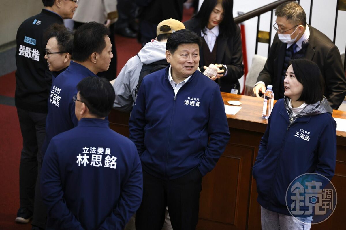 罷免國民黨花蓮立委傅崐萁二階段連署接近達標門檻之際，發現有超過千份連署單格式錯誤。（本刊資料照）