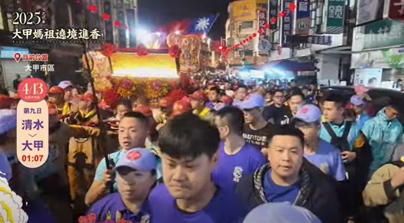 大甲街頭擠滿信眾，鎮瀾宮秩序組成員沿路護駕防止搶轎情事。 圖：翻攝鎮瀾宮YouTube影片
