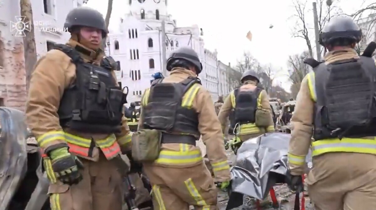 俄軍13日對烏克蘭東北部城市蘇梅市中心發射飛彈，至少造成34人死亡，其中還有2名兒童。 圖：翻攝澤連斯基X（前推特）
