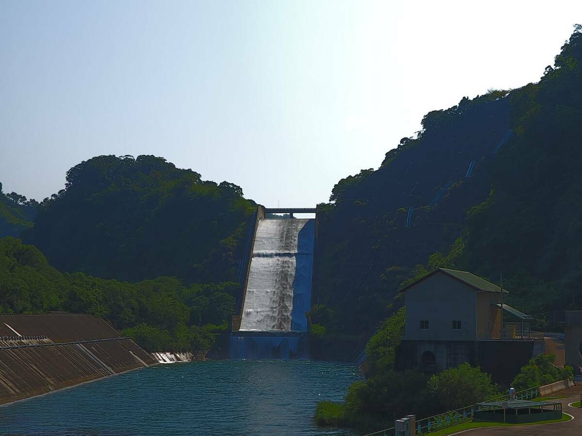 目前鯉魚潭水庫已達滿水位，蓄水量約1.1億噸，預估今年夏季中部地區供水無虞。 圖：水利署鯉魚潭管理中心／提供