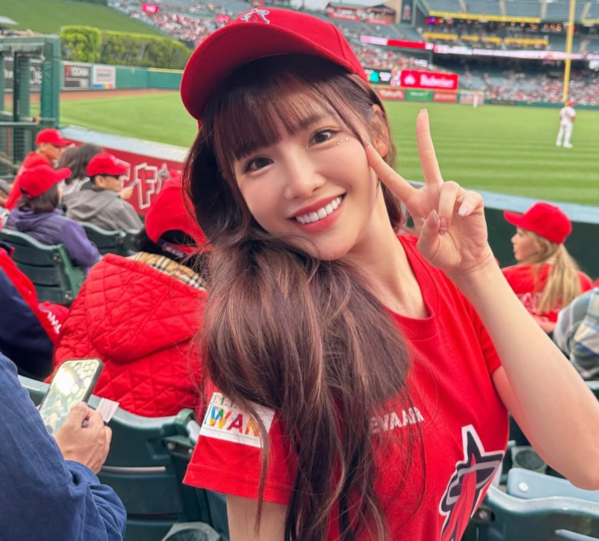 菲菲擁有甜美亮麗的外表，一雙靈動的大眼睛讓她獲得「回眸女神」的封號。 圖：翻攝自菲菲IG