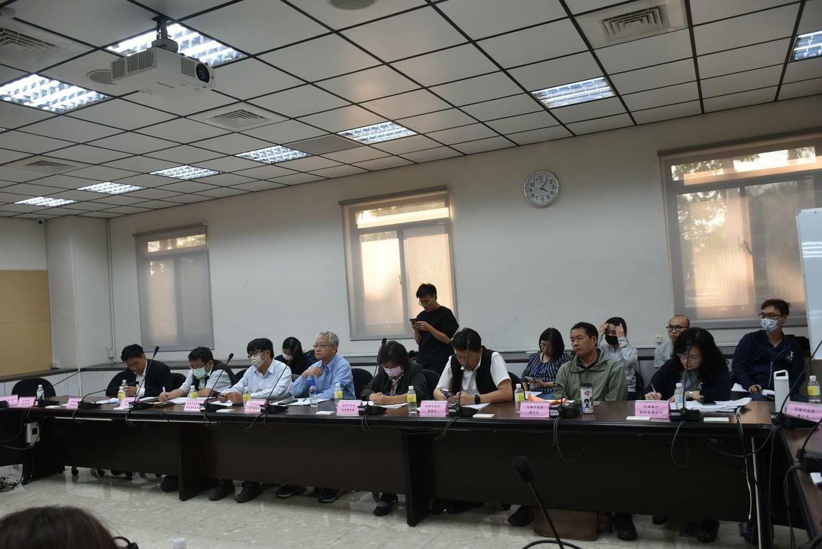 高市府各相關局處派代表列席公聽會發言。 圖：孫家銘攝
