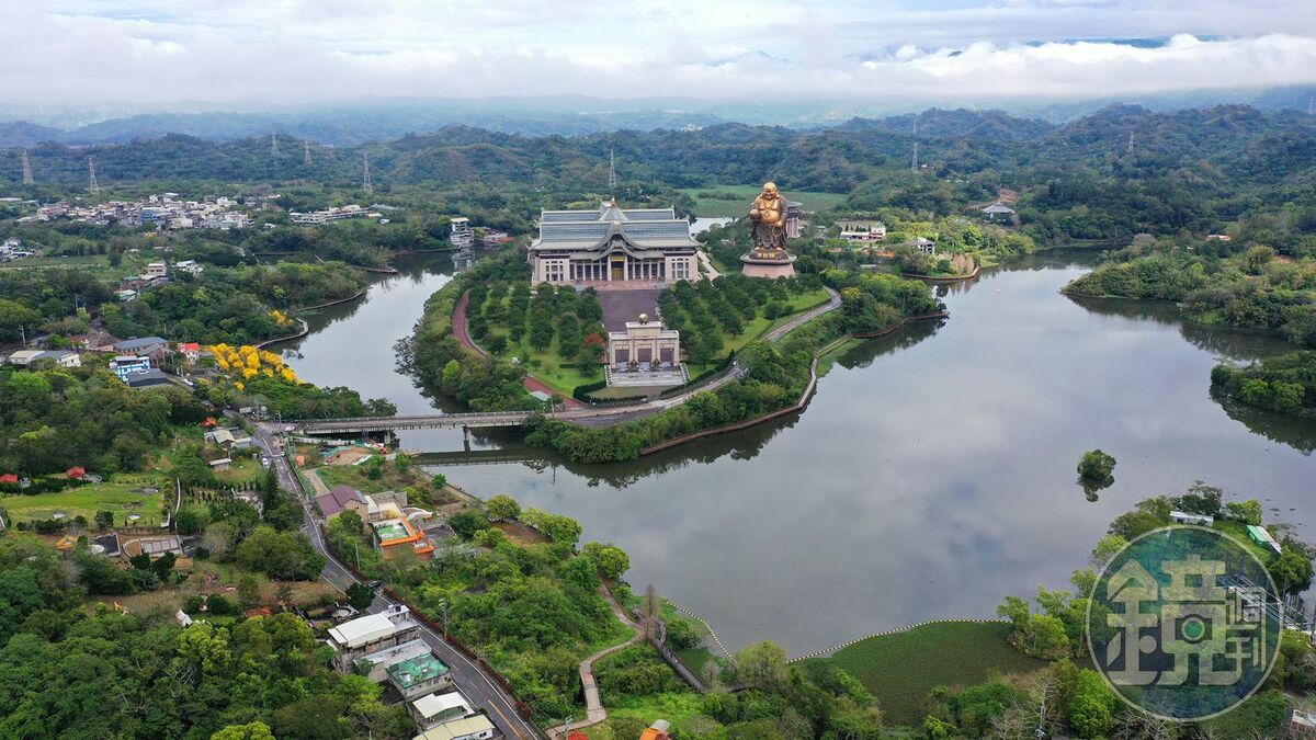 新竹縣「峨眉湖」是由大埔水庫形成的湖泊，擁有開闊的湖光山色。