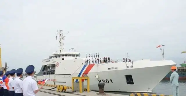 菲律賓海岸警衛隊舷號 8301 的巡邏艦「加布里埃拉·西朗」號。 圖：翻攝自 騰訊新聞