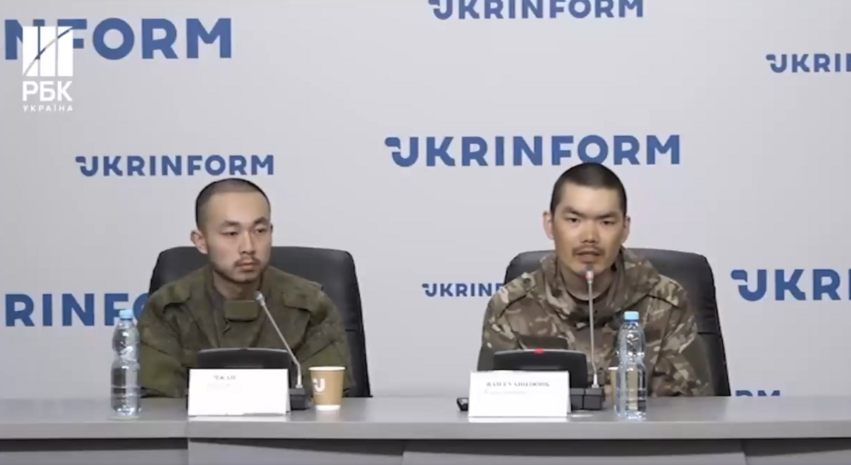 烏軍近日在頓涅茨克抓獲為俄軍作戰的張仁波和王廣軍，並向全球召開記者會。 圖：翻攝自 Anton Gerashchenko X 帳號