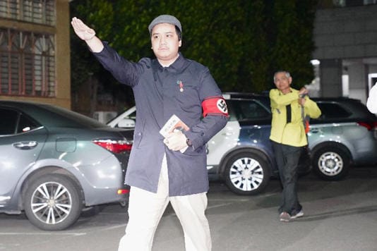 德國在台協會痛批宋建樑穿納粹臂章、舉納粹手勢。 圖：中央社提供