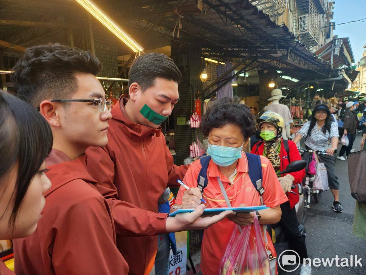 罷免綠委吳思瑤「地動刪瑤」召集人賴苡任（圖左三）。 圖：黃建豪 / 攝（資料照）