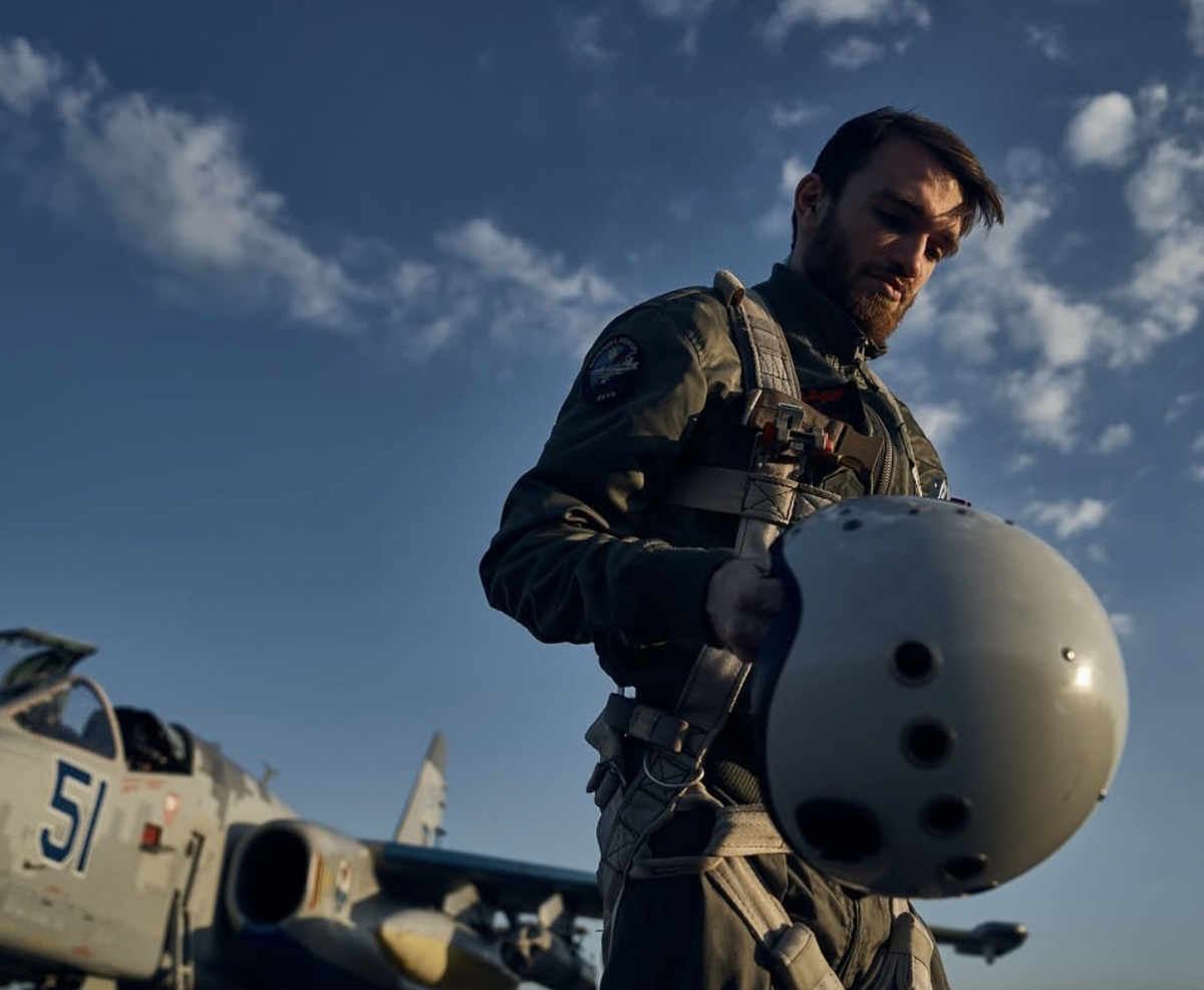 烏軍F-16 戰鬥機在執行前線任務時遭俄軍擊落，年僅 26 歲的飛行員帕維爾‧伊萬諾夫（Pavlo Ivanov）當場罹難。 圖：翻攝自 X