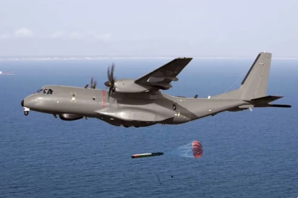 做為新加坡國防部的考慮選項之一，空中巴士的 C-295 MPA 具備執行反艦任務的能力，但該機可能因航程問題，最終遭到淘汰。 圖：翻攝自 看航空
