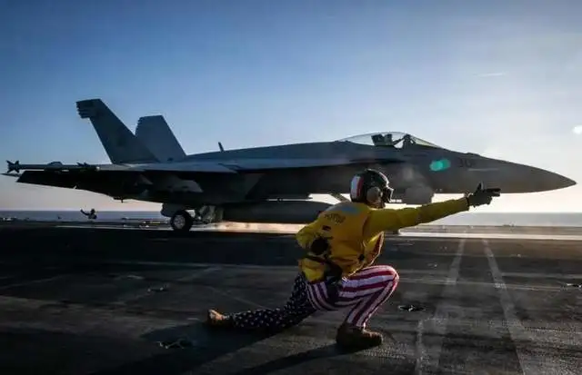美軍原本預想由 F/A-18E/F艦載機使用 HALO。 圖：翻攝自 騰訊新聞