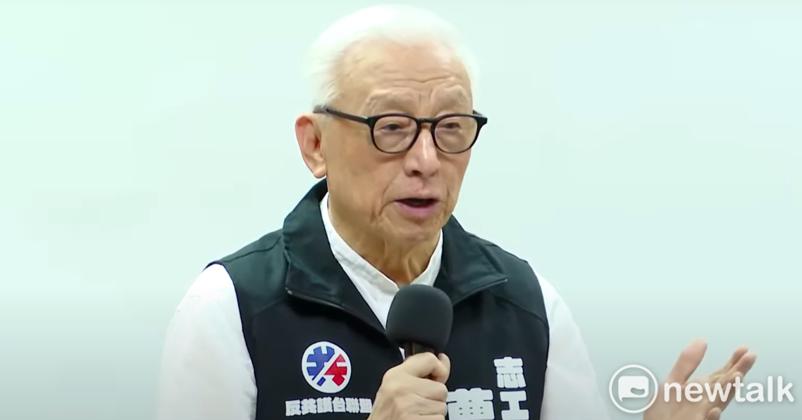 曹興誠今（31）日表示，民進黨沒有掌握契機，應由四階候選人領軍，以民進黨候選人爲主，罷團爲輔，但為了避嫌，不敢積極投入罷免活動，藍營則全面動員。 圖：金大鈞／攝（資料照）