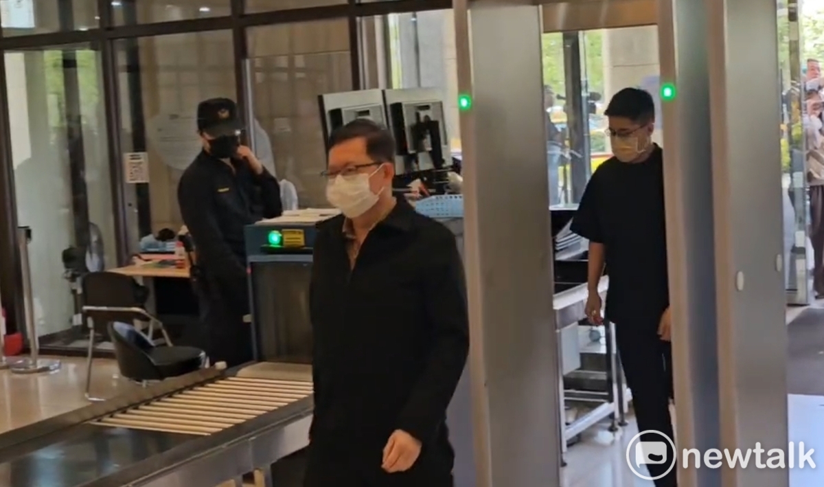 桃園地院7日開庭審理前桃園市長鄭文燦所涉華亞科技園區土地開發貪污案，並勘驗勘驗民國106年9月7日在桃園市政府召開的「林口工五工業區擴大變更案會議」。 圖：林昀真/攝(資料照)