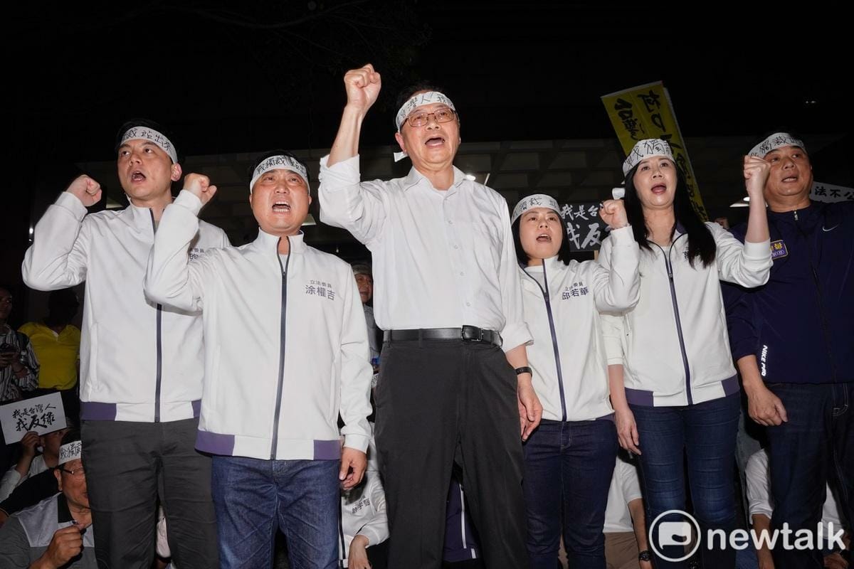 桃園市長張善政與5名國民黨籍桃園立委到場聲援抗議行動。 圖：張良一/攝
