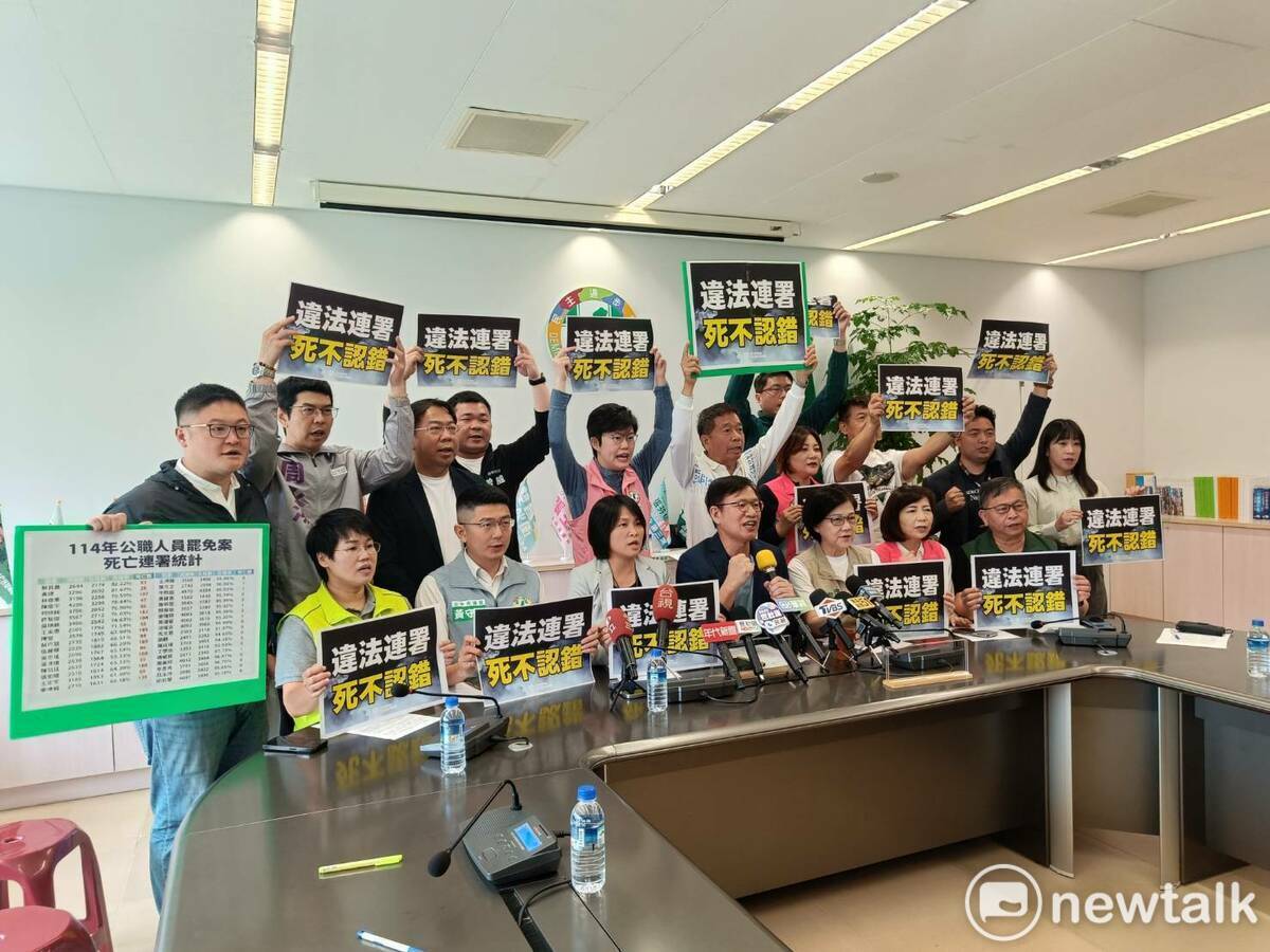 台中市議會民進黨團舉行記者會，呼籲盧秀燕市長應對自身過往的死亡連署爭議給出交代。 圖：唐復年/攝