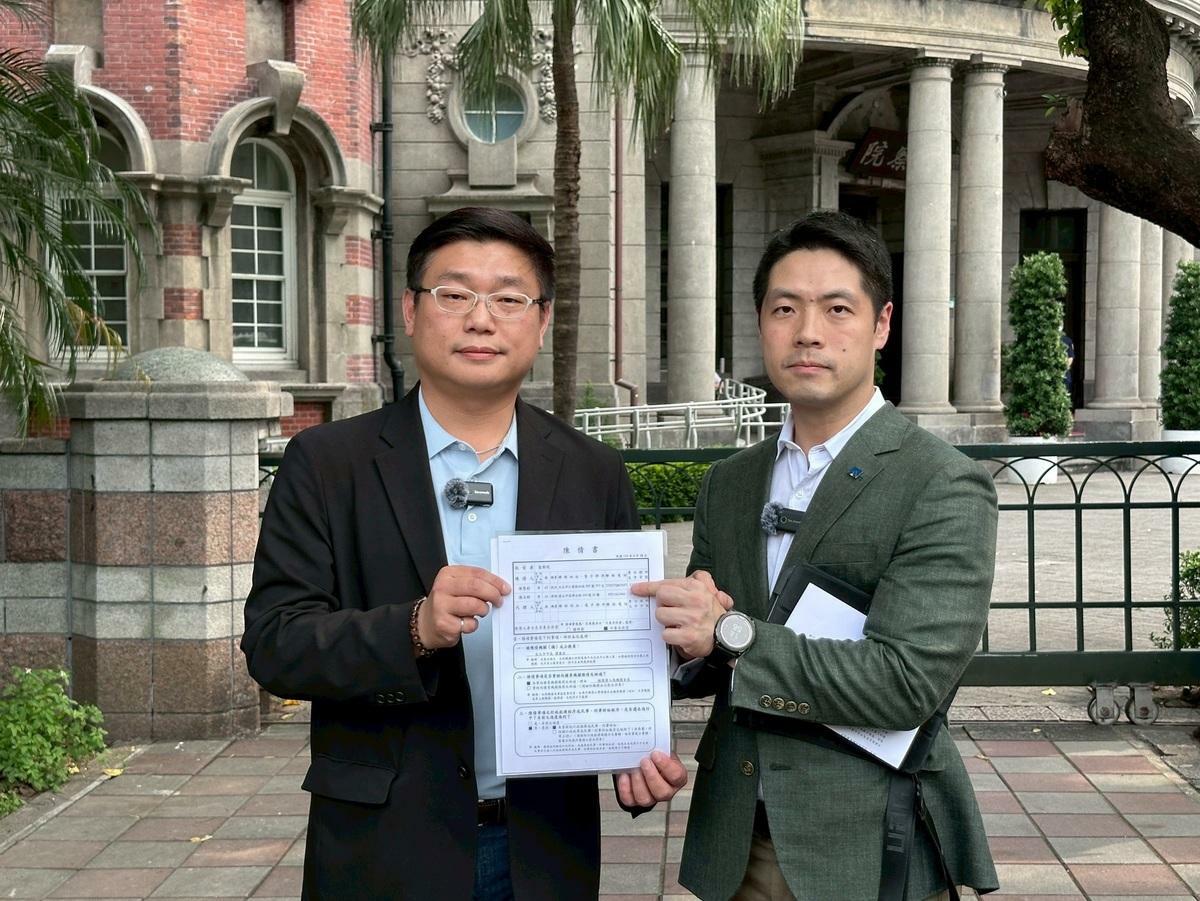 民進黨台北市議員陳賢蔚（左）、律師陳又新（右）。 圖：陳賢蔚議員辦公室 / 提供
