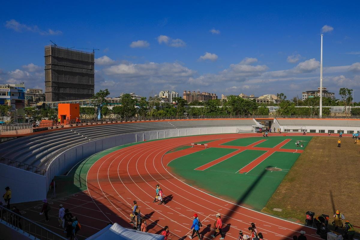 原中正運動場改建為「苓雅運動園區」，成爲高雄城市新門戶、新地標。 圖：高雄市運動發展局/提供
