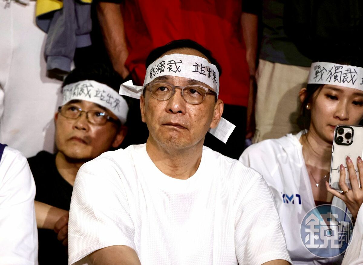 國民黨黨主席朱立倫（圖）不滿黨部主委黃呂錦茹遭北檢約談，17日與支持者一同進行抗議。 圖：鏡傳媒
