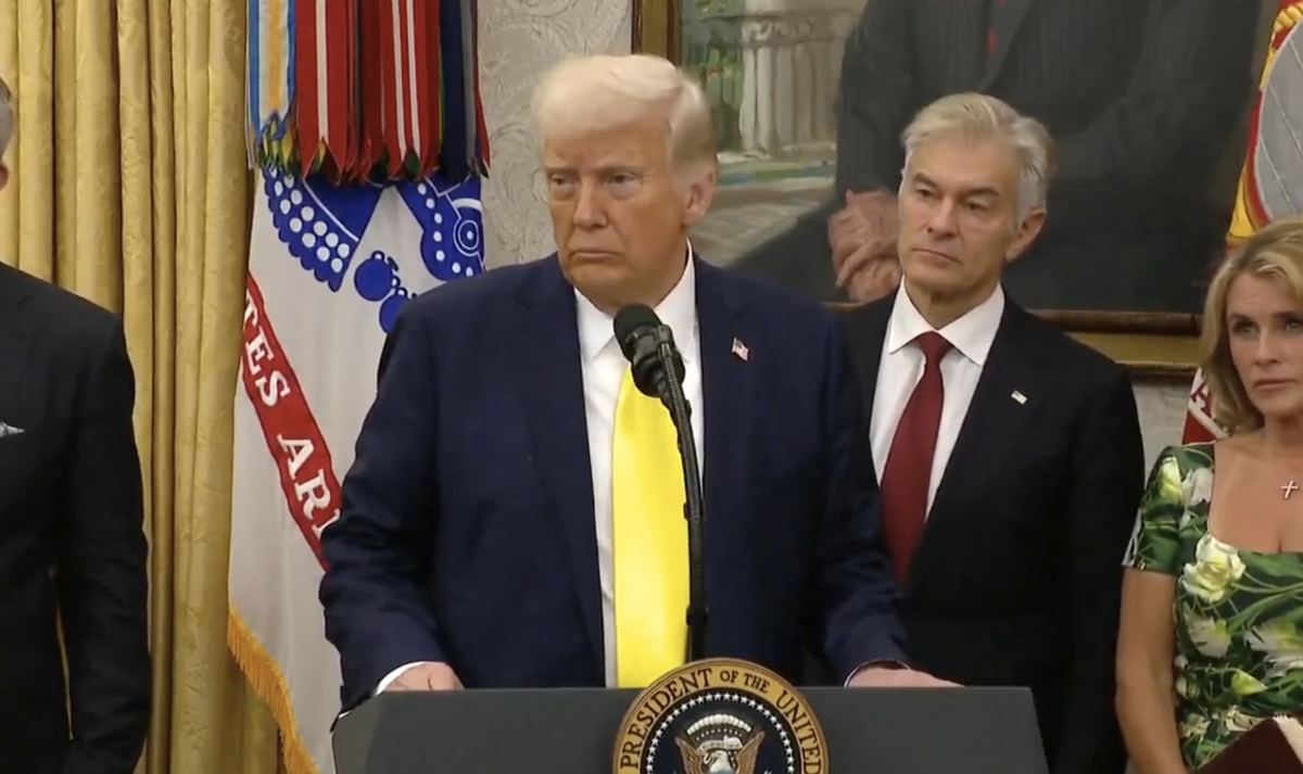 川普表示蛋價已經下跌87％，還稱「太便宜了」，引發熱議。 圖：（翻攝X@RapidResponse47影片）
