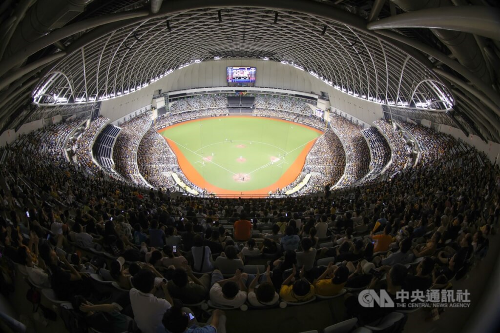 民眾黨台北市議員陳宥丞指出，中職20日晚間在台北大巨蛋對戰，看台區又漏水。圖為大巨蛋。（中央社檔案照片）