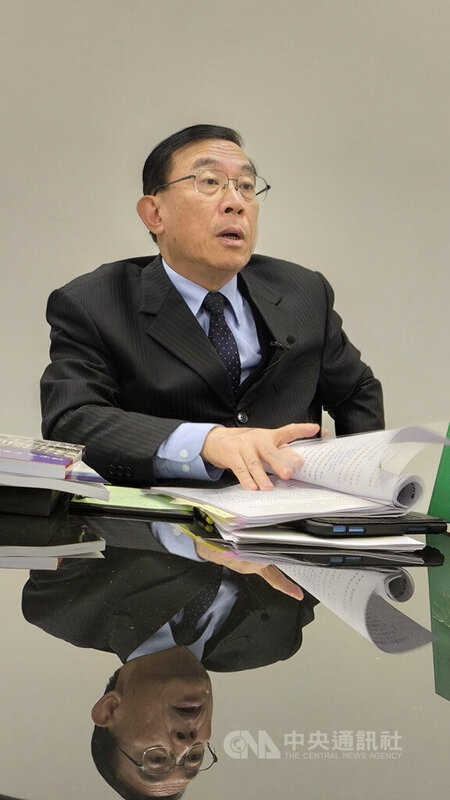 最高檢察署檢察總長邢泰釗（圖）接受中央社專訪時說，針對毀損特殊國家關鍵基礎設施，情節重大者，應加重刑責。中央社記者謝幸恩攝 114年4月21日
