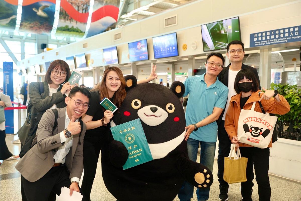 高市觀光局團隊與高雄熊共同赴日推展高雄觀光。 圖：高雄市觀光局/提供