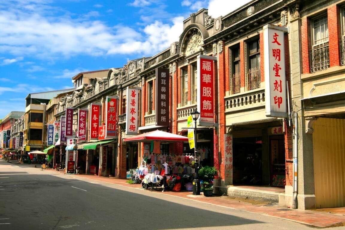 旗山老街等日治情懷街區，為日本銀髮族打造專屬的「高雄界隈」。 圖：高雄市觀光局/提供