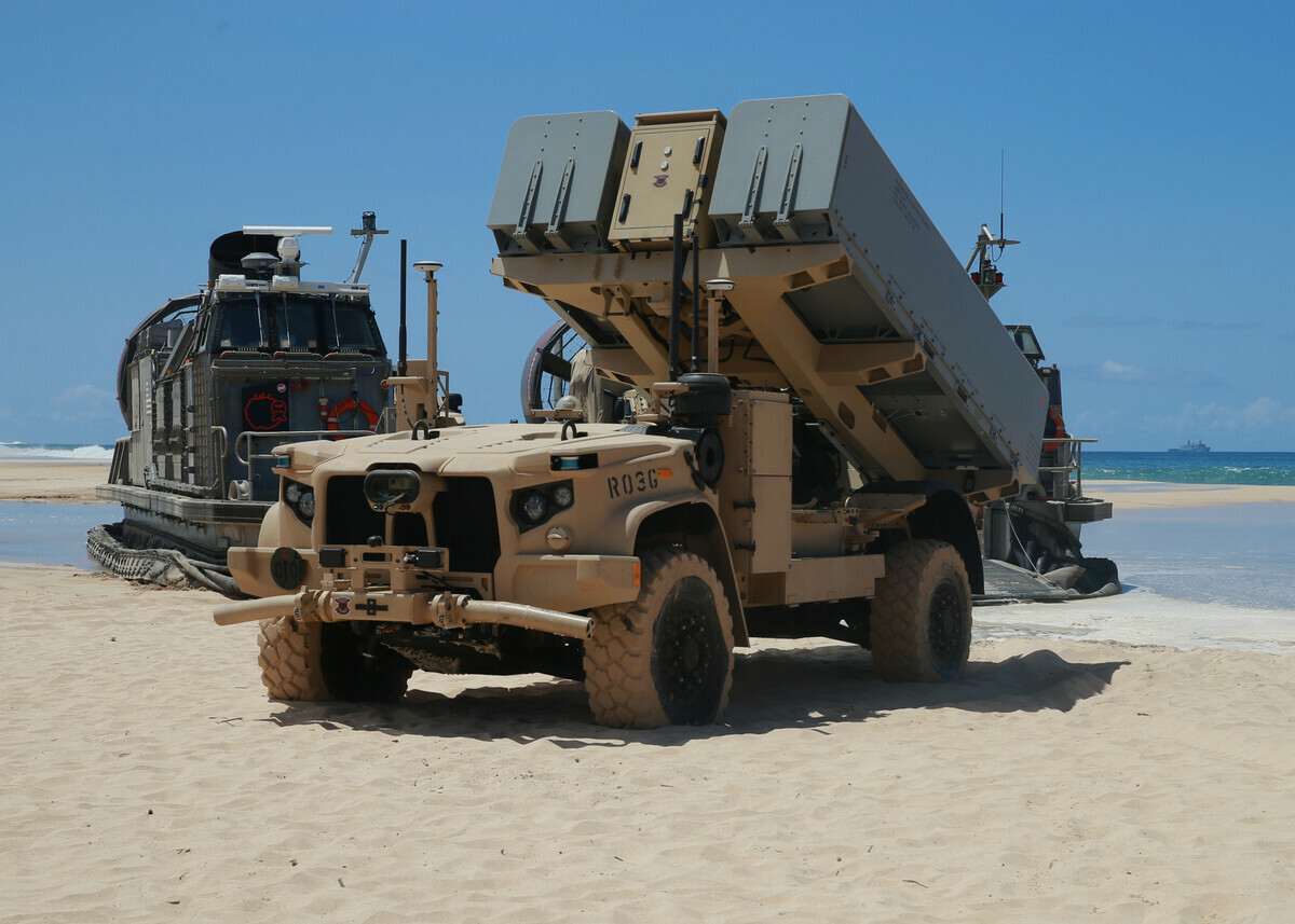 美國海軍陸戰隊「遠征艦隊阻絕系統」（NMESIS）。使用奧什科什防務公司（Oshkosh Defense）提供的無人「遠征火力地面單元」（ROGUE）車輛載運部署。 圖：翻攝「X」@IndoPac_Info（資料照片）