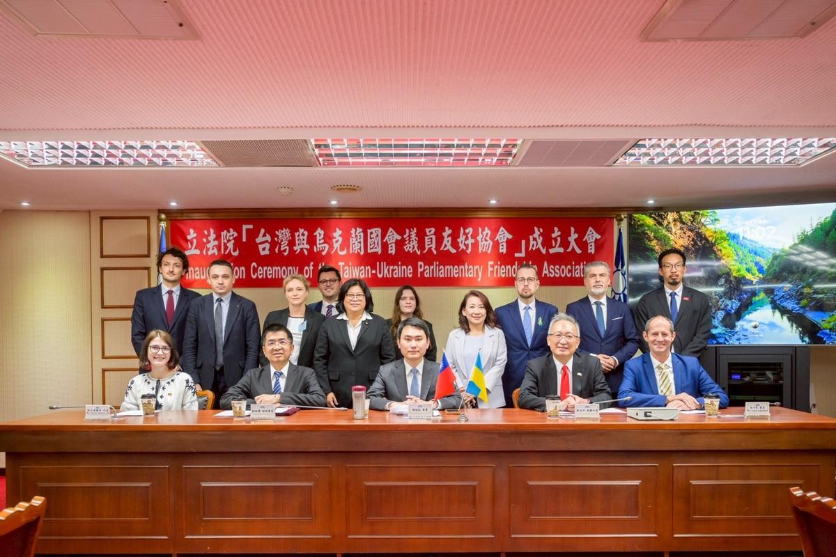 立法院於今（21）日上午舉行跨黨派「台灣與烏克蘭國會議員友好協會」成立大會。 圖：立法委員陳冠廷辦公室提供