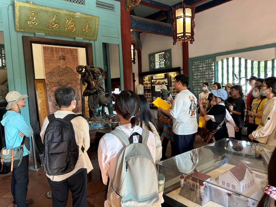 台南一年一度的「最強考運散策導覽路線」今日起正式開放線上報名，活動將於5月3日至5月24日期間，每週六下午3時30分至5時舉辦，共計4梯次，每梯次限額30人，總計120個名額，歡迎考生與家長踴躍參與，與神同行，為即將到來的考試加持好運。 圖：台南市政府提供