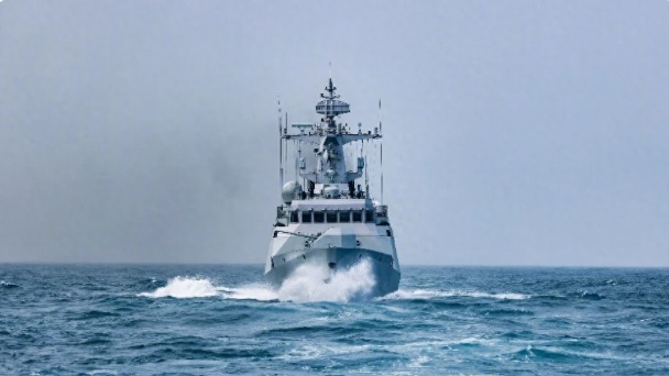 中國解放軍南部戰區 20 日晚間發布聲明，對菲律賓 36 號護衛艦「擅闖」黃岩島海域的行為進行譴責。菲律賓對南海問題的態度從「擦邊球」策略到「硬碰硬」策略的轉變，也引發世界各地民眾的關注。 圖：翻攝自 大觀國研