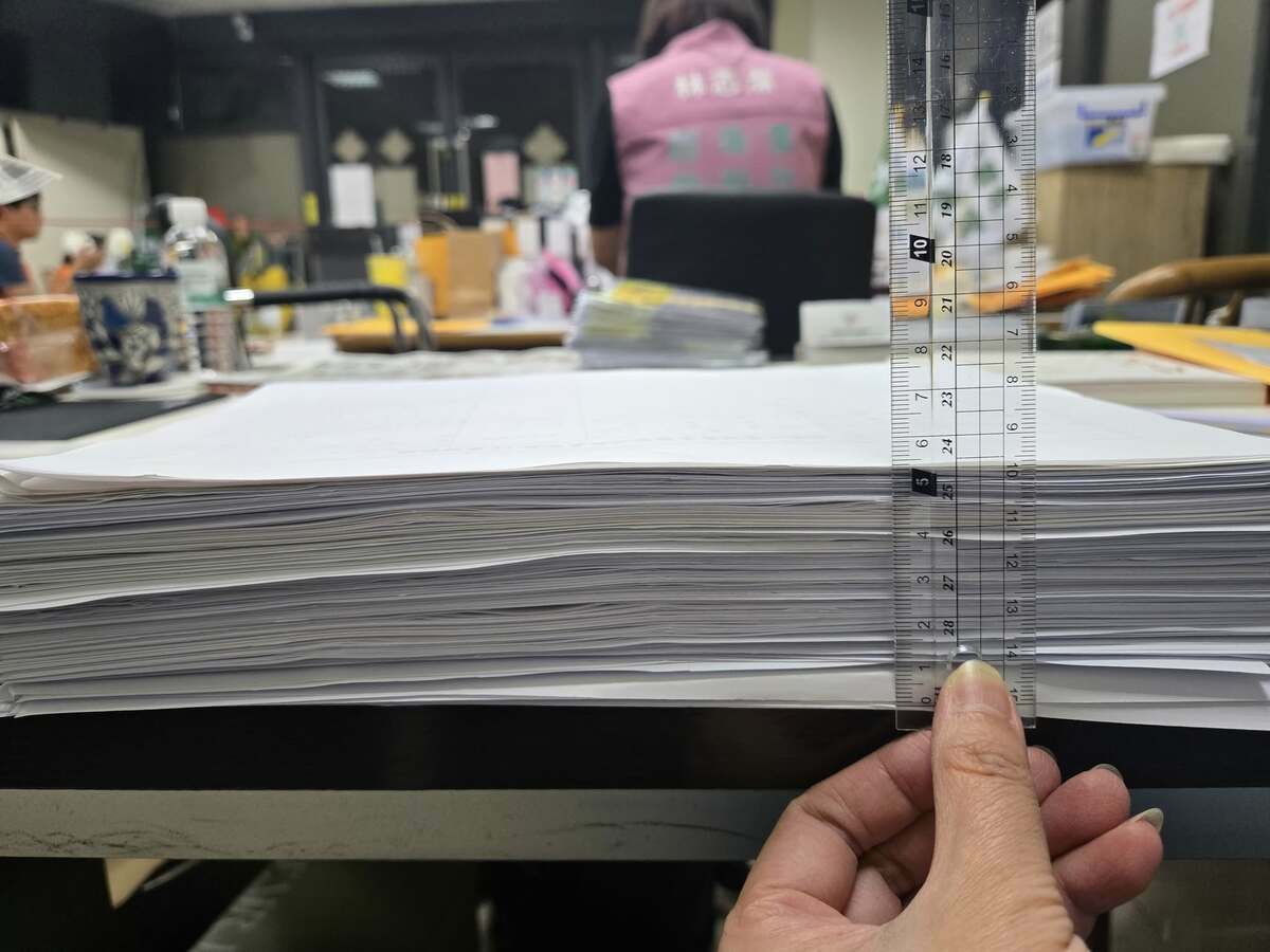 林志潔透露，在施淑婷的「助攻」下，高虹安21日的連署份數，大勝鄭正鈐委員多達375份，「也是兩人份數相差最大的一次」。 圖：翻攝自林志潔臉書